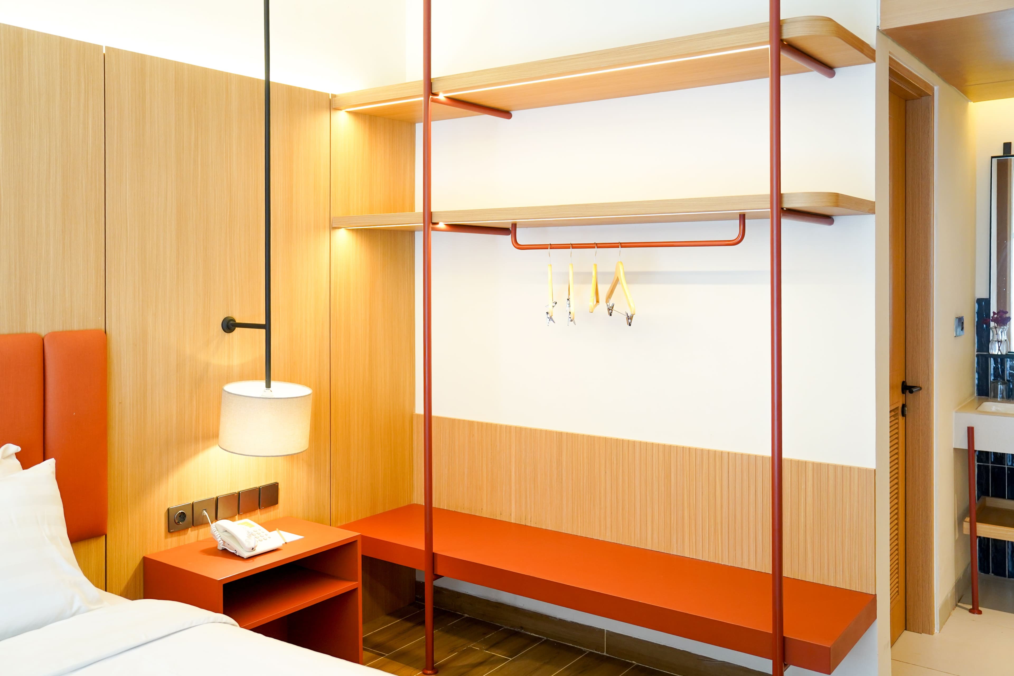 HPL Motif Kayu: Material Serbaguna untuk Furnitur Modern